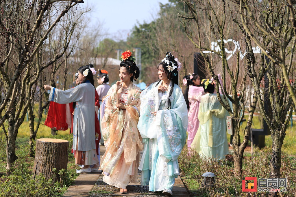 尖山风景区温馨提示：桃花最佳观赏期预计在3月8日至25日-1.jpg