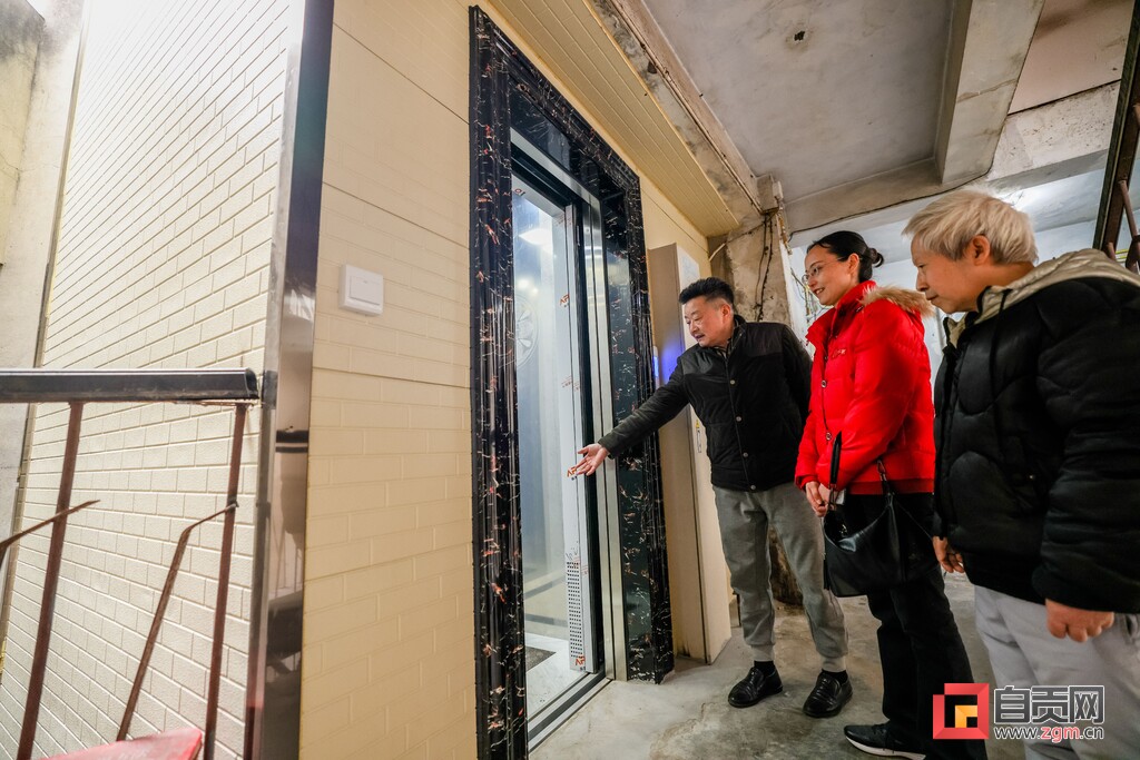 一键“直达”幸福！大安区马草山社区有了首台加装电梯-2.jpg