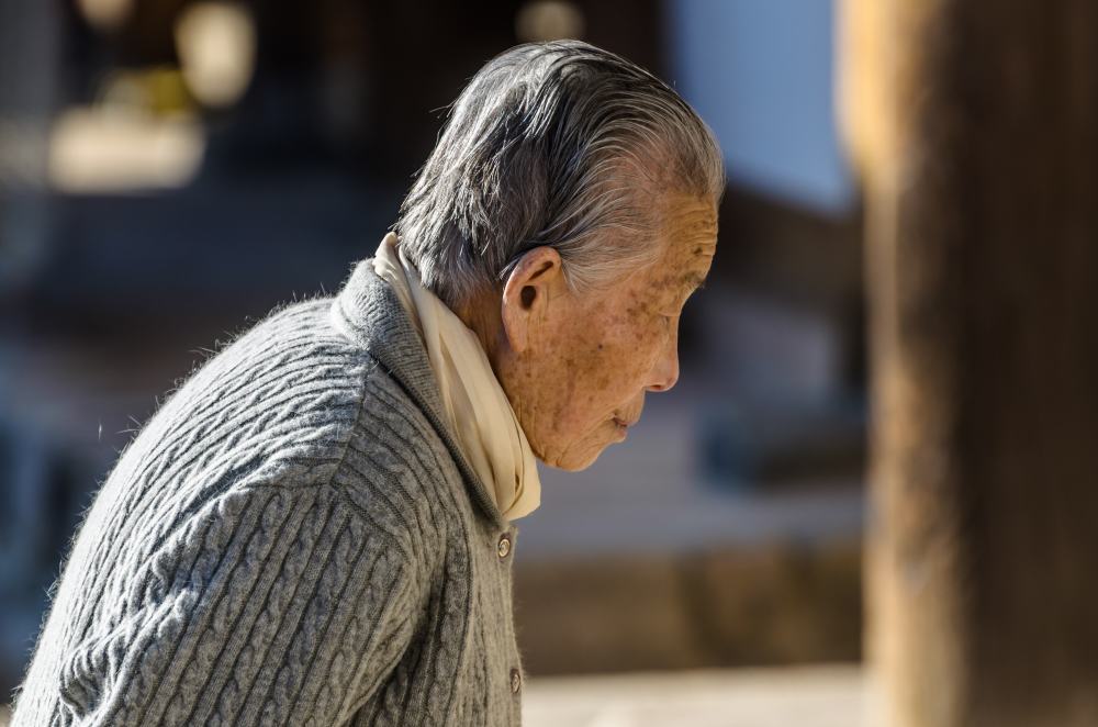 61岁进厂上班，64岁去工地搬砖，老年人成韩国就业新增主力-1.jpg