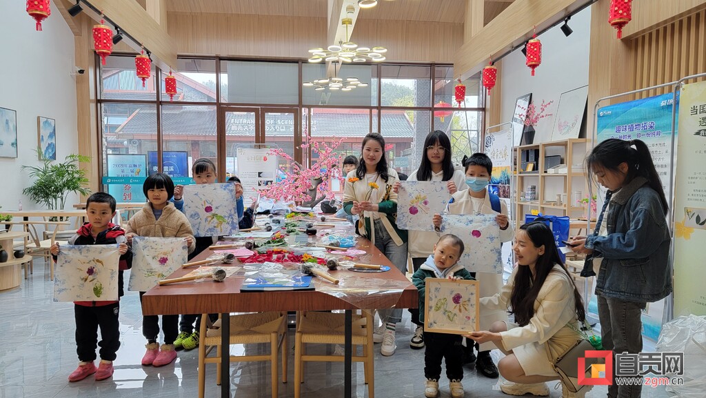 自流井区：“敲染”而至的非遗走进景区-1.jpg