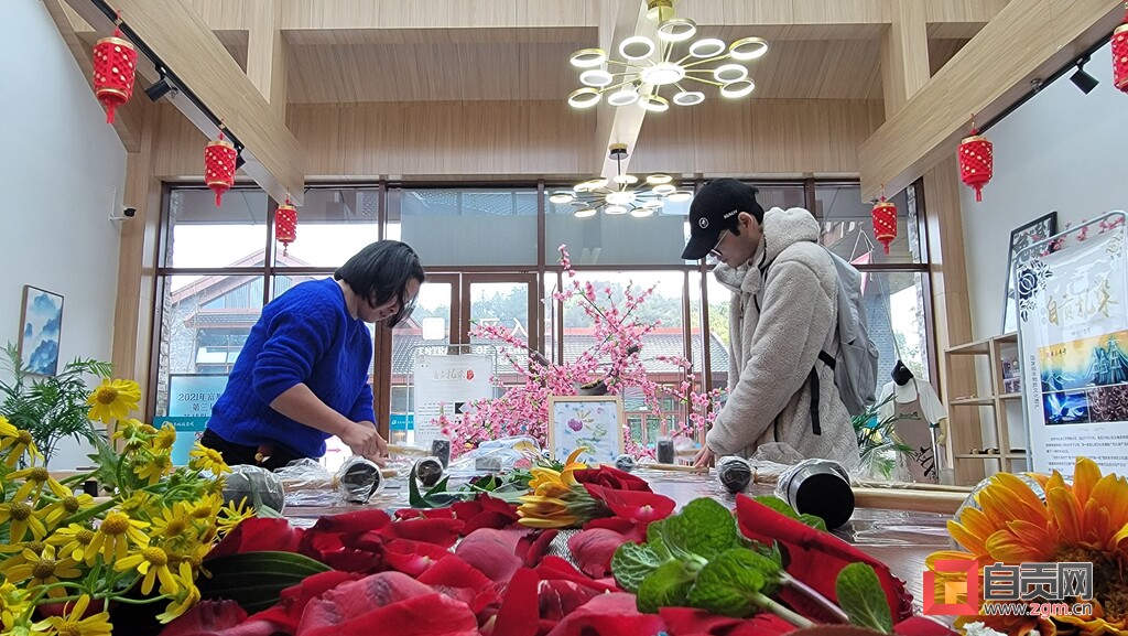 自流井区：“敲染”而至的非遗走进景区-3.jpg