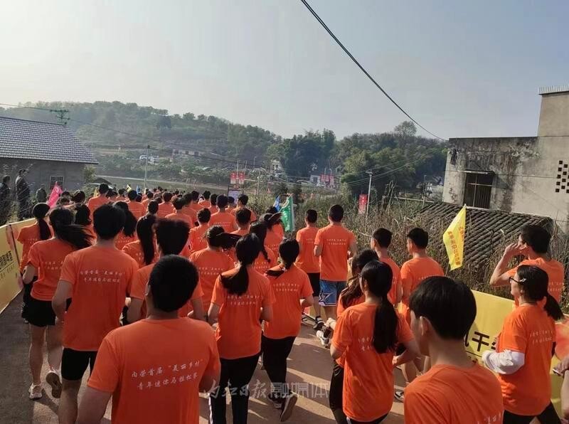 内自同城 | 内荣首届“美丽乡村”青年迷你马拉松赛开跑-2.jpg