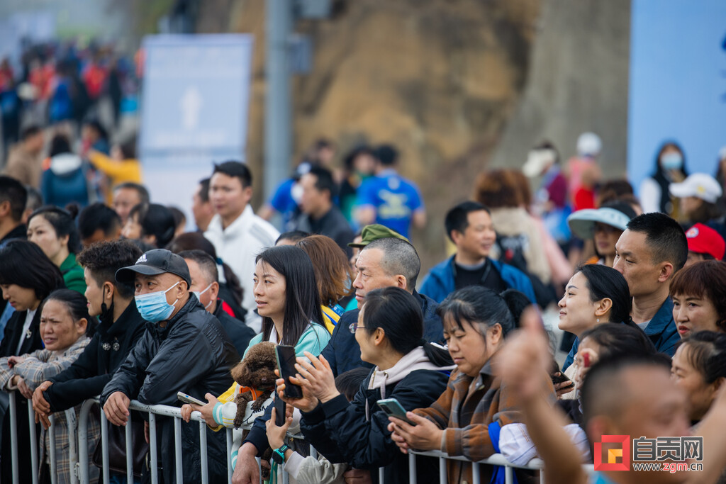 6000余名跑友畅跑山水间 2023自贡恐龙半程马拉松暨“跑遍四川”自贡站比赛成功举办-8.jpg