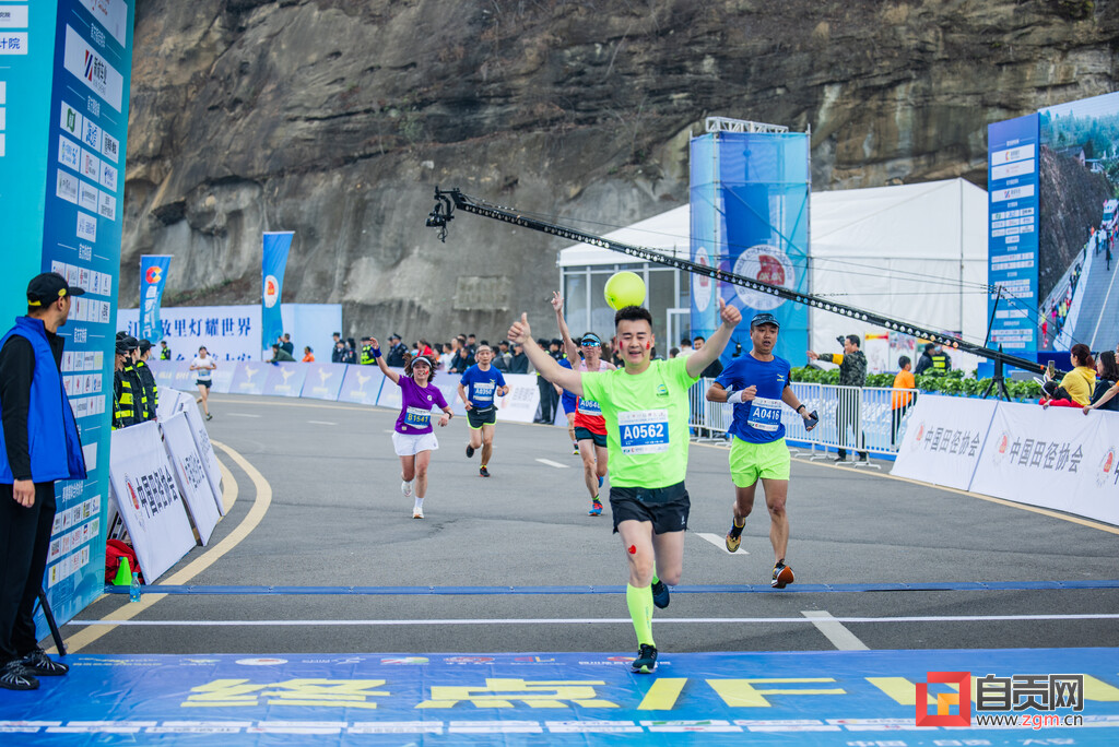 6000余名跑友畅跑山水间 2023自贡恐龙半程马拉松暨“跑遍四川”自贡站比赛成功举办-11.jpg