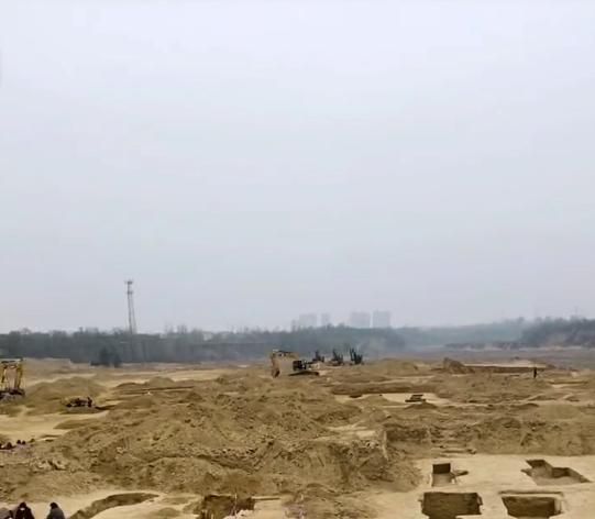郑州一水库疑发现汉朝古墓-2.jpg