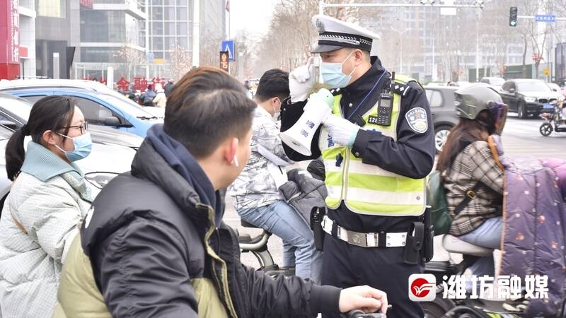 潍坊交警“喊话”了：头盔戴起来！-1.png