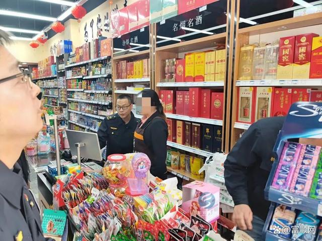 涉嫌无证销售卷烟，富顺三处商铺被执法部门处理-2.jpg