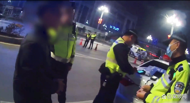 让人哭笑不得！男子酒驾“送上门”，富顺交警表示有点懵！-3.jpg