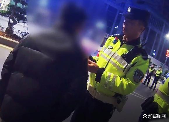 让人哭笑不得！男子酒驾“送上门”，富顺交警表示有点懵！-2.jpg