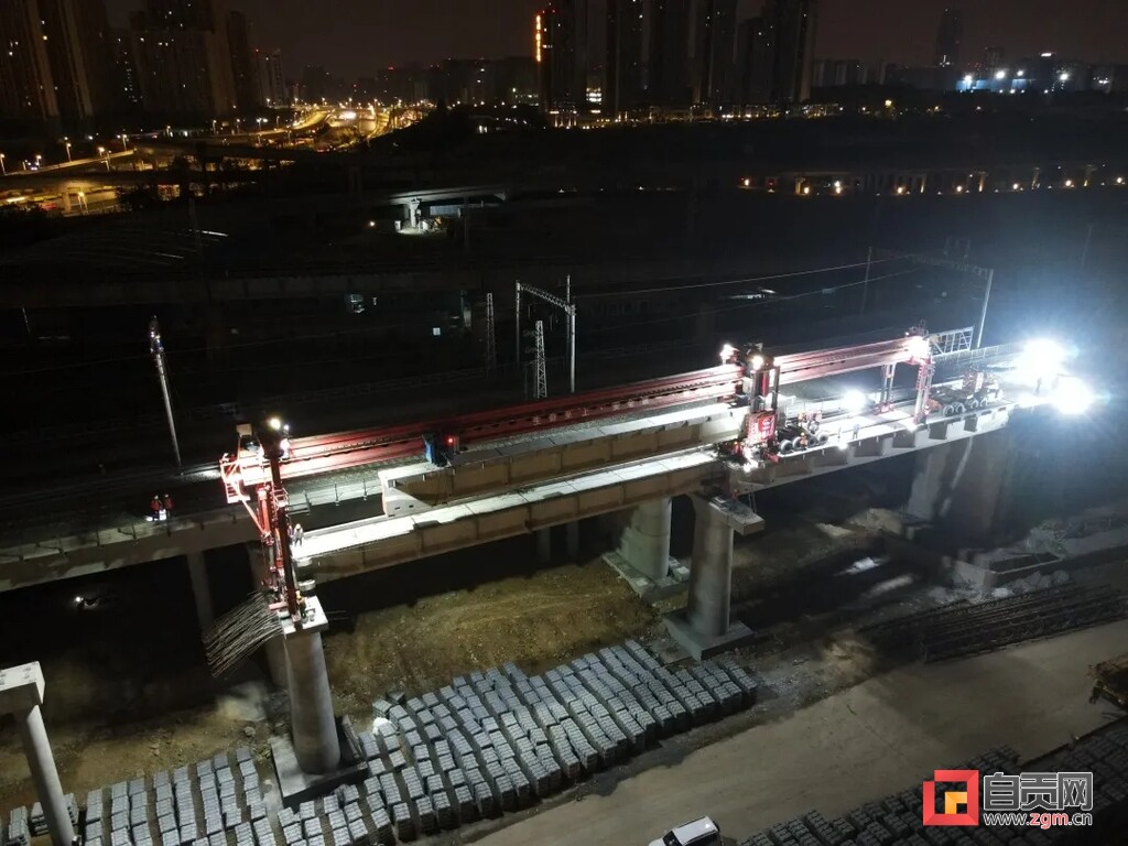 成自宜高铁全线架梁完成 预计年内建成通车-2.jpg