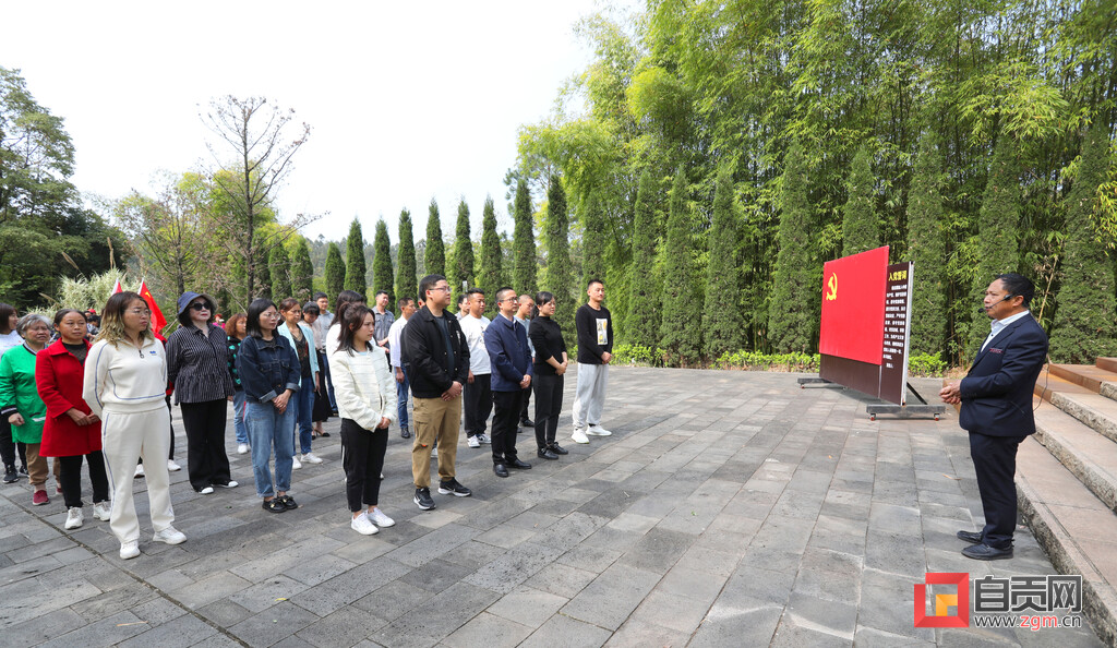 【网络中国节·清明】缅怀革命烈士 城乡居民共谱文明新篇-1.jpg
