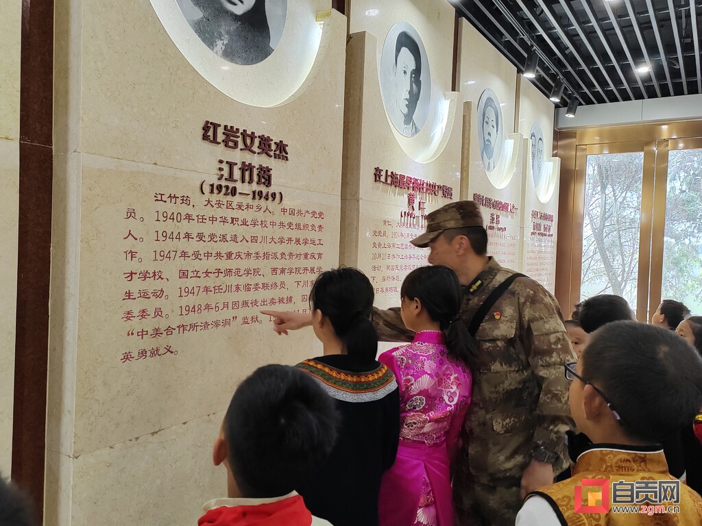 又是一年清明时！助学中心学生缅怀先烈-2.jpg