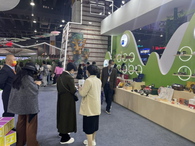 自贡文创产品亮相第17届中国义乌产品 文化和旅游产品交易博览会-11.jpg