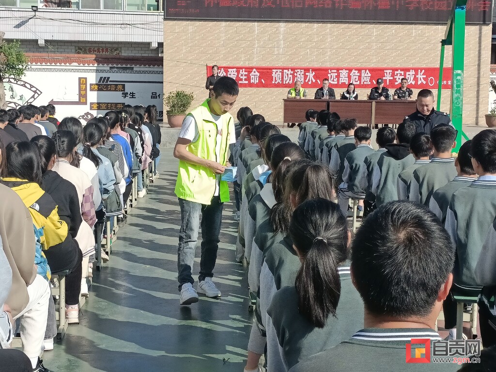 反诈宣传进校园 富顺县怀德镇筑牢师生防骗“安全网”-1.jpg