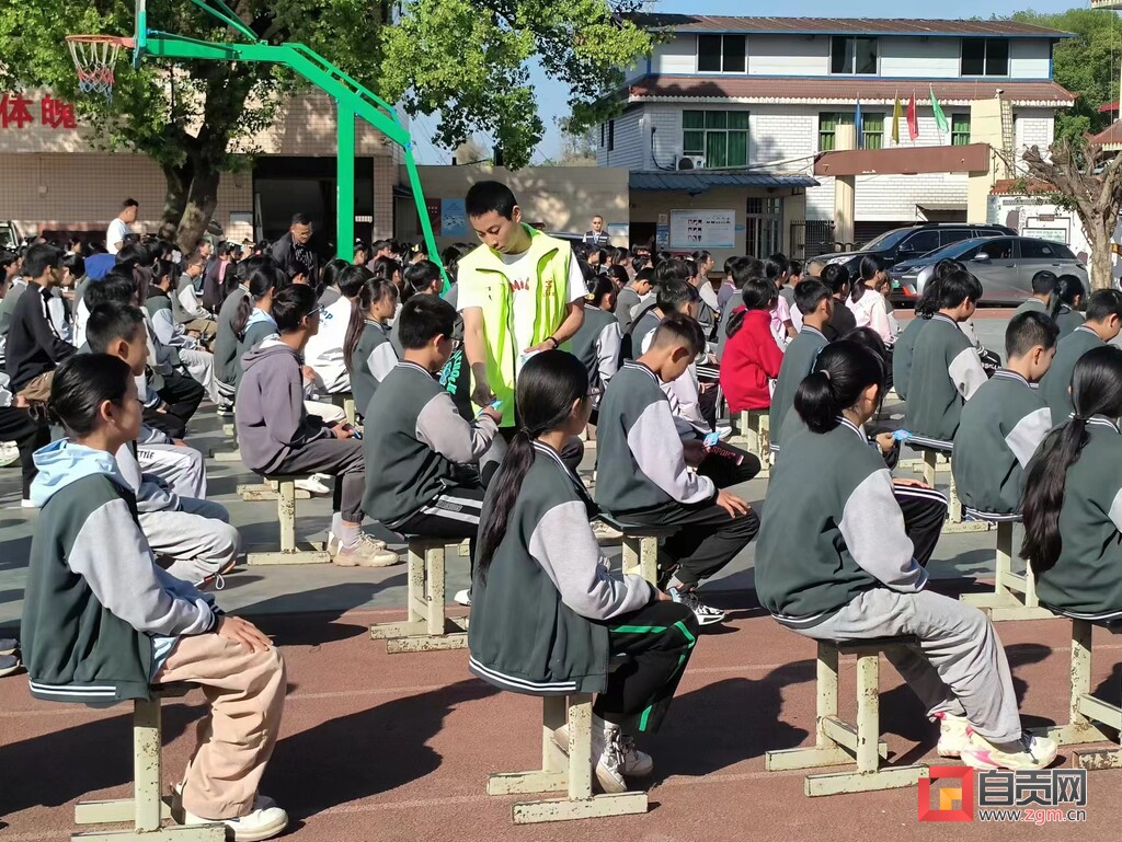 反诈宣传进校园 富顺县怀德镇筑牢师生防骗“安全网”-2.jpg