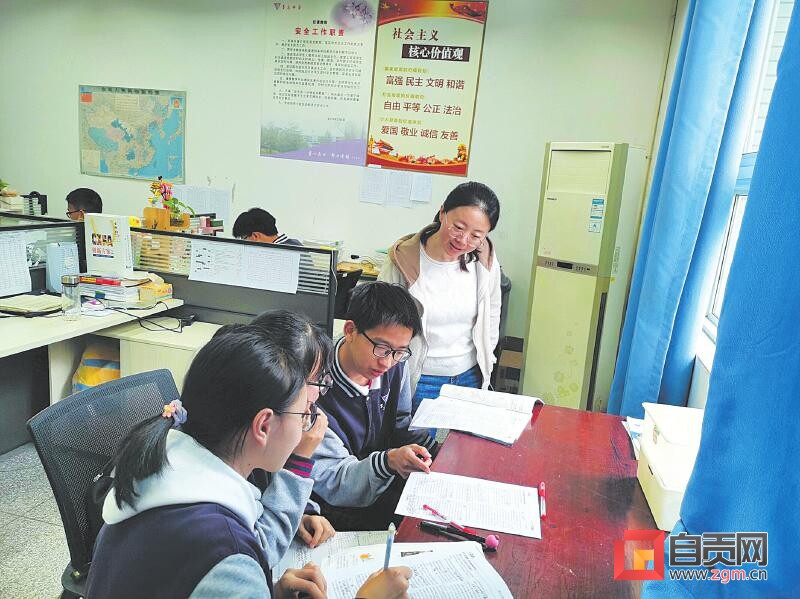 齐心协力抓教学 ——蜀光中学狠抓高中毕业班工作探访-6.jpg
