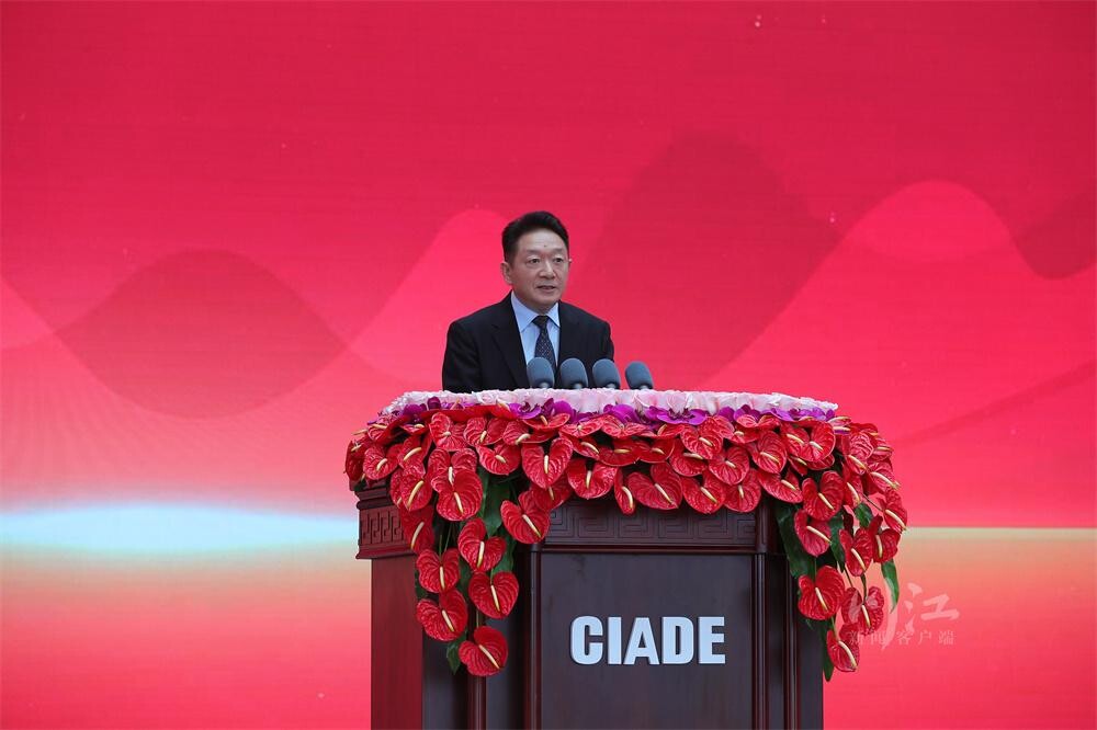 今日，第十八届中国国际酒业博览会在泸州开幕-7.jpeg