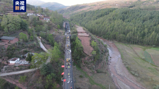 老成昆铁路四川段开始大修 提升线路通行能力-2.jpg
