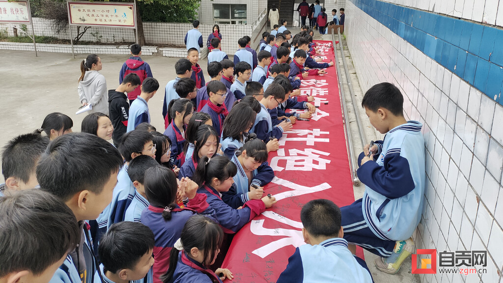 富顺县各学校多举措筑牢安全防线-2.jpg