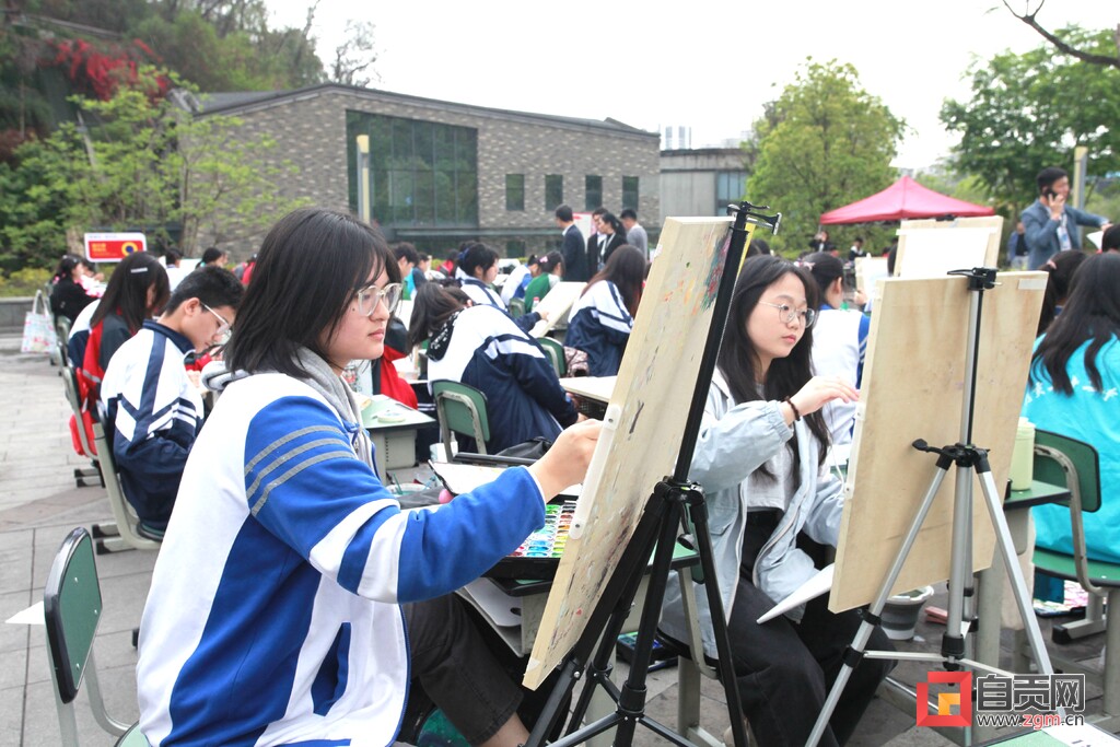 自流井区：500余名学子“童”绘新时代-3.jpg