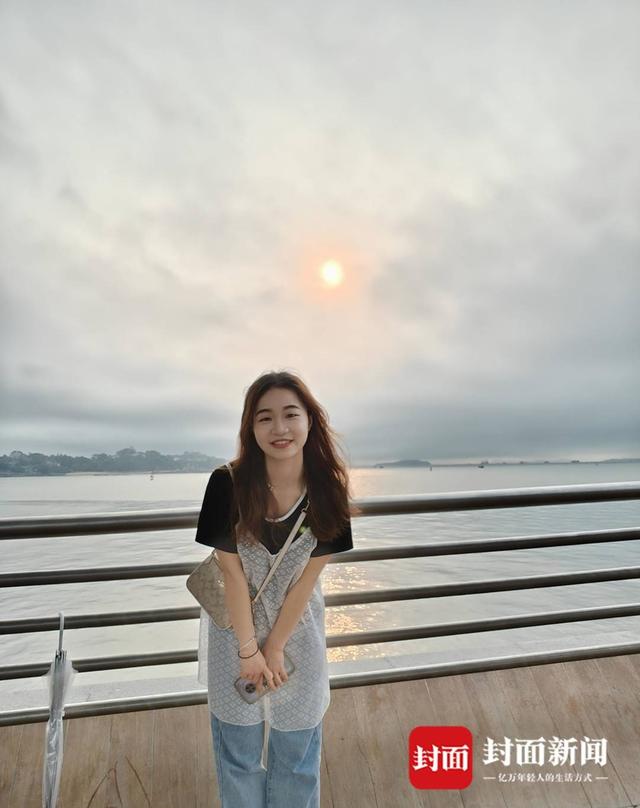 失业女生摆摊一天卖5块崩溃痛哭登上热搜 本人回应：摆摊是短择不会是长择-3.jpg