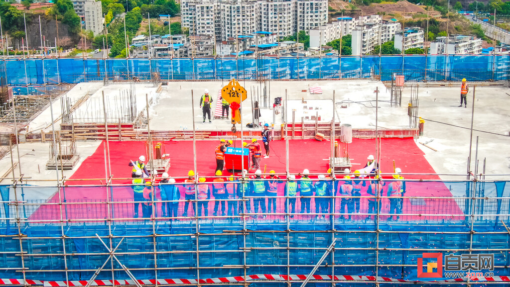【聚焦重大项目】预计明年建成投用 川南区域医疗中心6栋大楼全部封顶-4.jpg