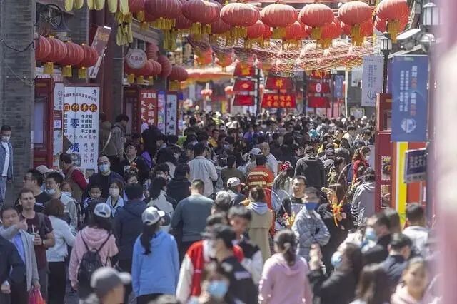 小长假首日，各大景区实况-6.jpg