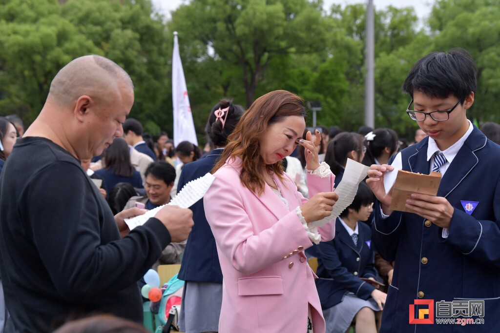 蜀光中学举行高三学生成人礼活动-3.jpg