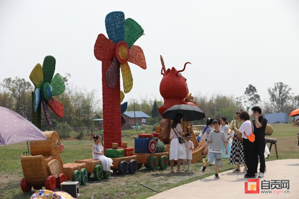 瓜果飘香趣味浓 “五一”假期自贡乡村旅游“乐翻天”-2.jpg