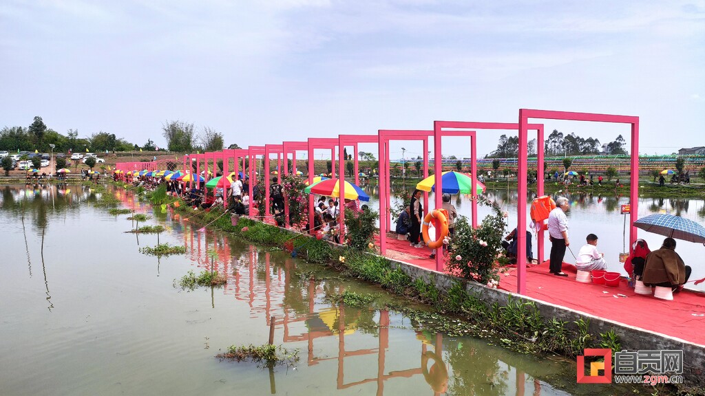 瓜果飘香趣味浓 “五一”假期自贡乡村旅游“乐翻天”-4.jpg