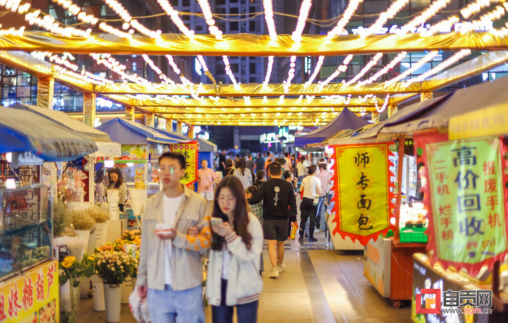 百万消费券助力 自贡市高新区各商圈消费场面火爆-3.jpg