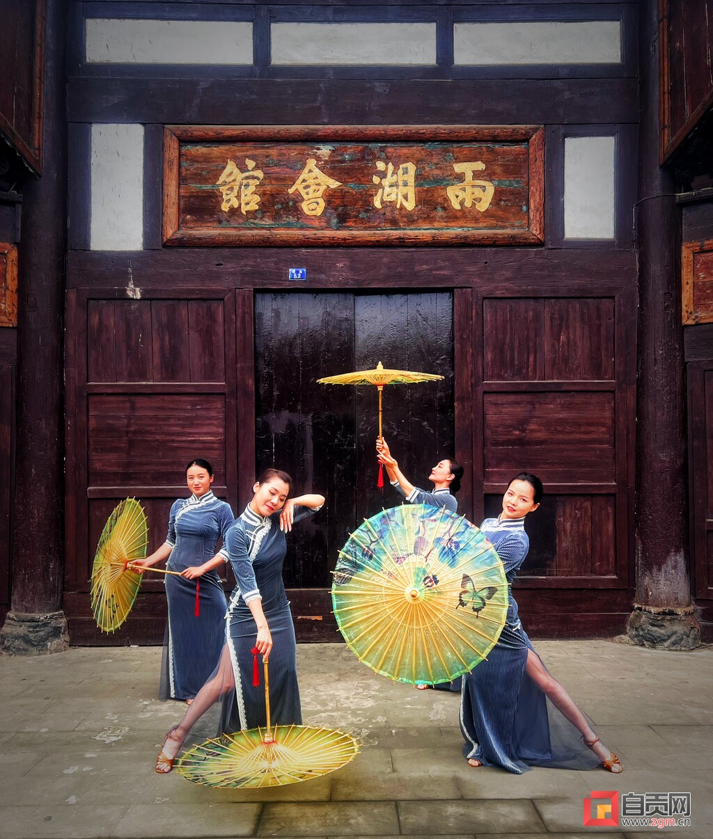 自贡杂技闪耀“五一”-4.jpg