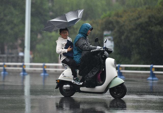 “五一”假期末尾多地进入“暴雨圈”，返程高峰遇暴雨“添堵”-3.jpg