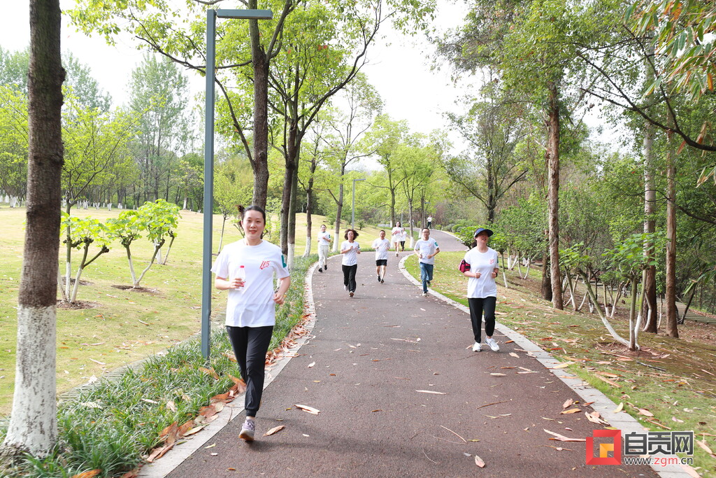 自贡市第一人民医院：越跑越青春-2.jpg