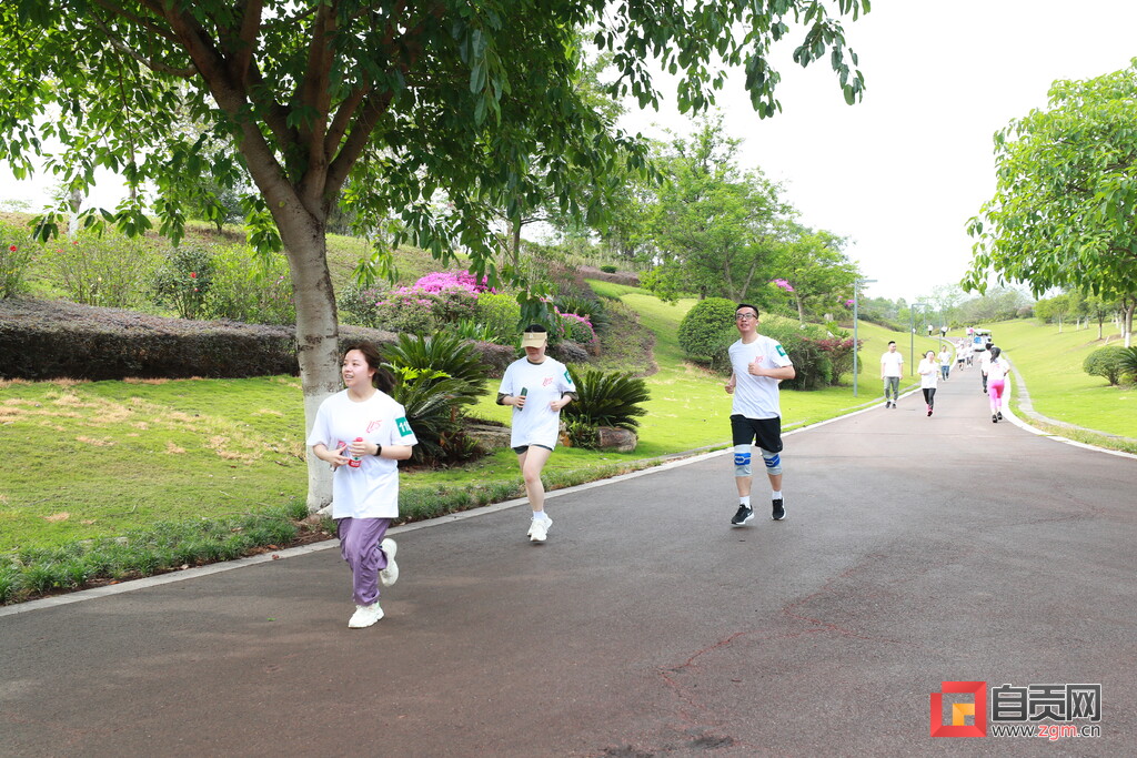 自贡市第一人民医院：越跑越青春-3.jpg