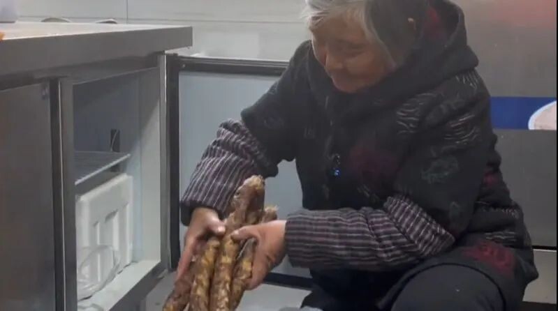 同一个世界同一个妈，祝你们节日快乐！-8.jpg