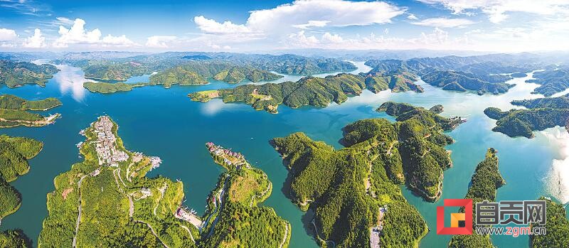 万峰成林处大美黔西南-1.jpg