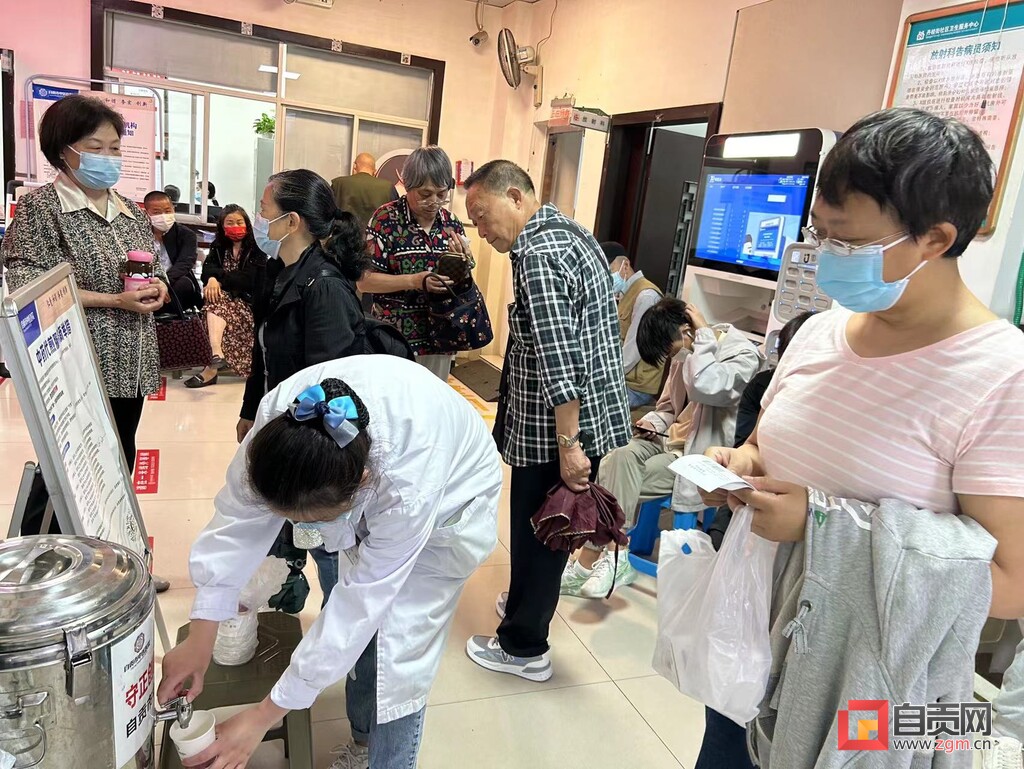 市中医医院免费发放大锅汤-1.jpg