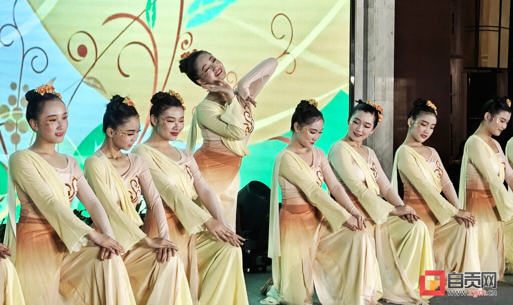 自贡市文联举行成立70周年联欢会-2.jpg