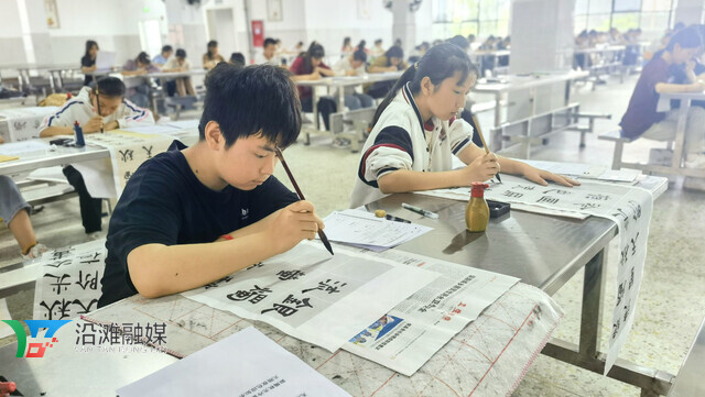 沿滩区举行第二十六届中小学生现场书画比赛-2.jpg