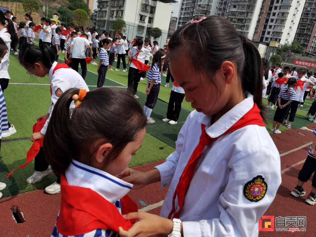 汇西小学百余名少年儿童加入少先队-2.jpg