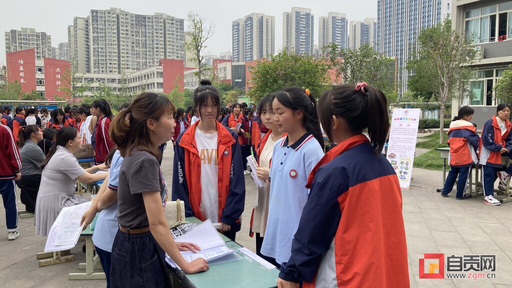 “聚梦扬帆 就业启航” 富顺县举行2023年招聘进校园活动-3.jpg