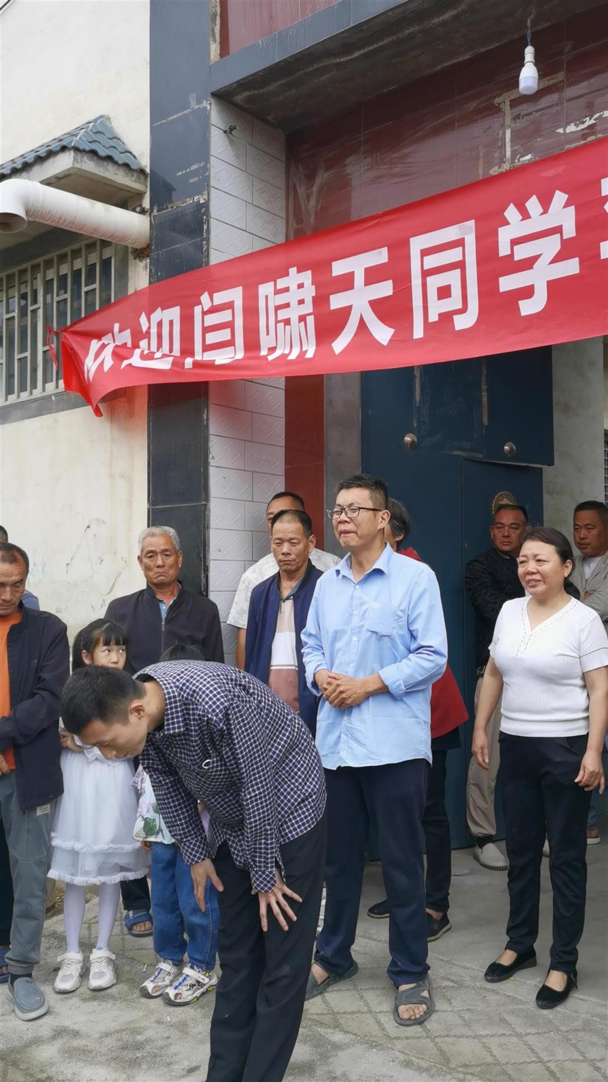 V09oInMAqiL33QON.jpg