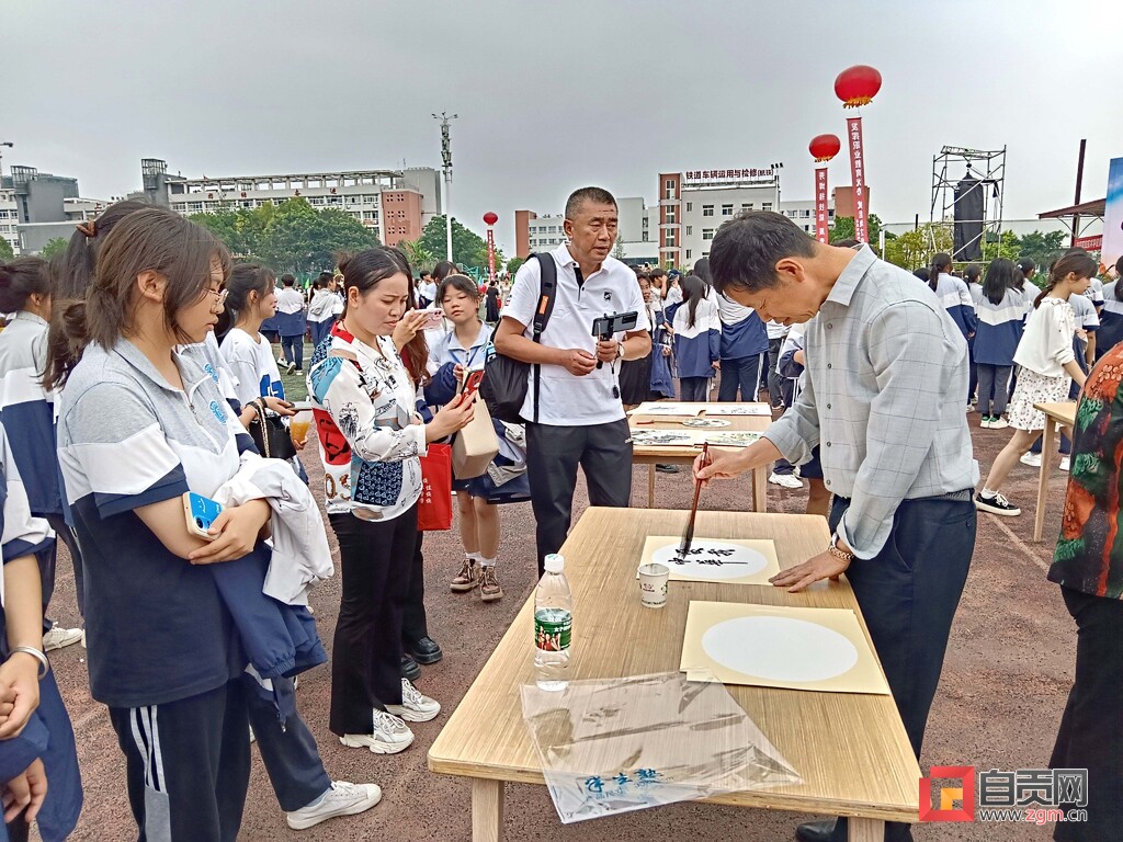 技能竞赛+才艺展示 自贡职业技术学校技能艺术节精彩连连-5.jpg