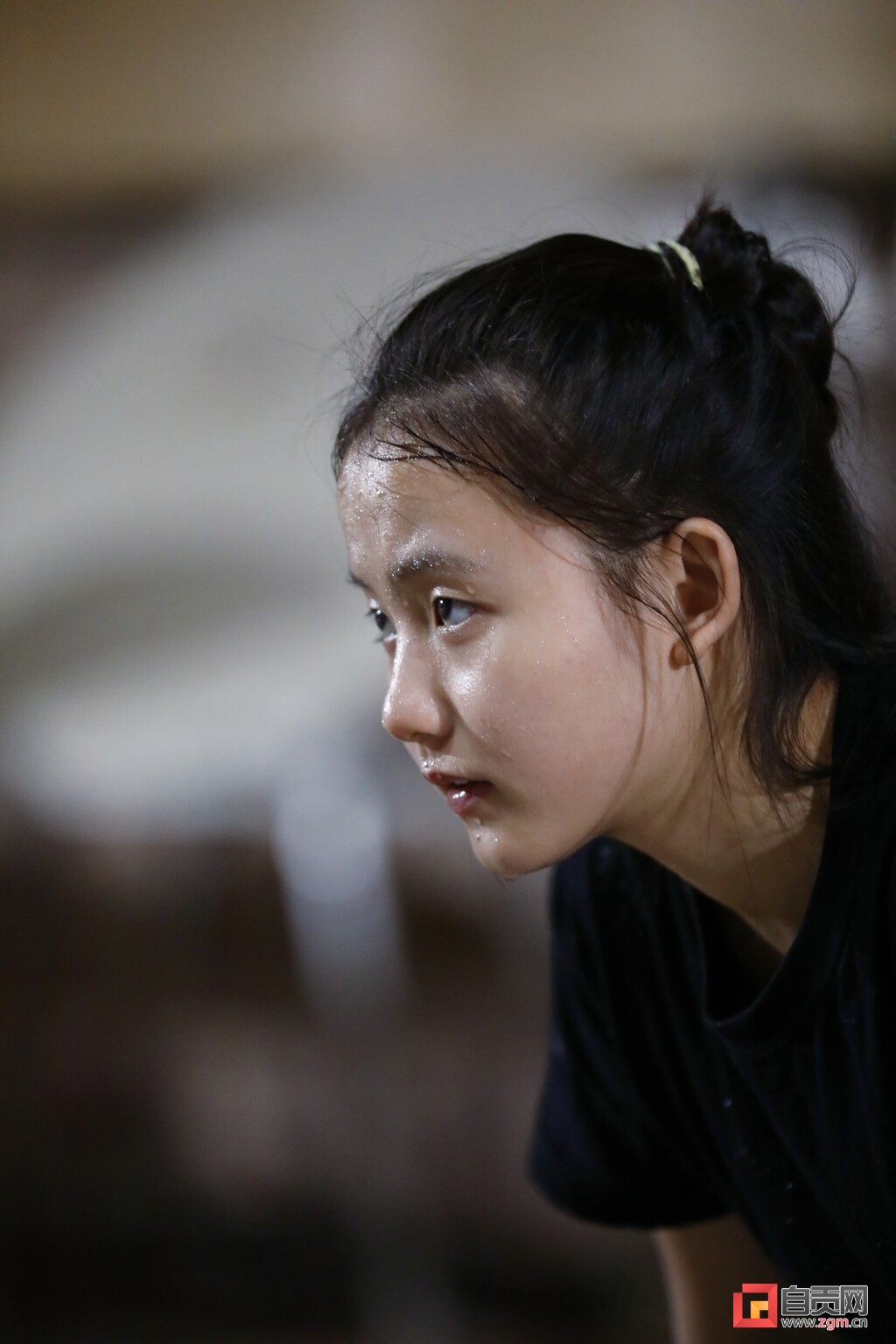 自贡杂技小花“倒立”于世界之巅-9.jpg