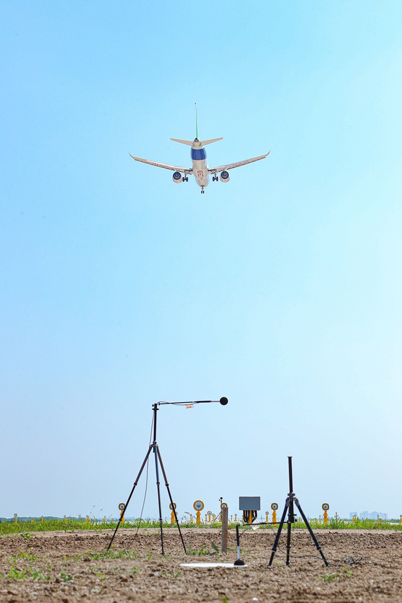 KLkr998akTGm8he9.jpg