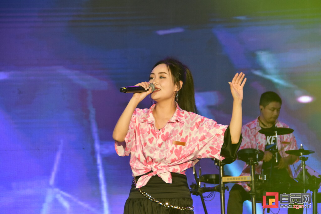 第二届荣县大佛音乐节圆满举行-2.jpg