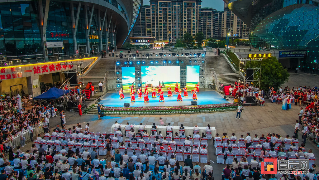 富顺县举行庆祝“六一”国际儿童节汇报展演活动-1.jpg