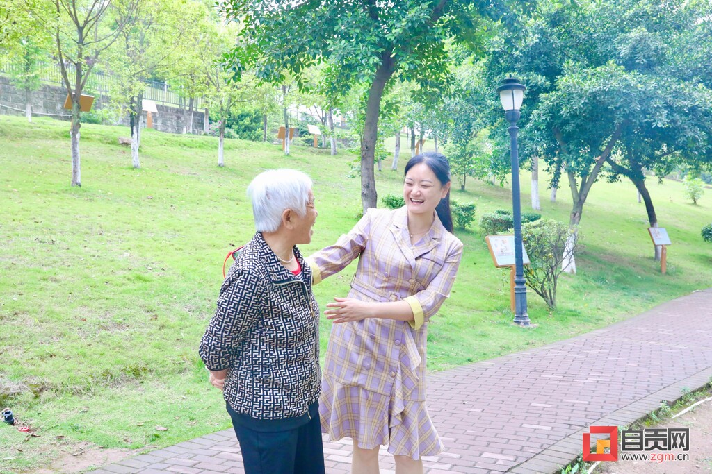 贡井：“80后”社区书记谢英的坚守——-2.jpg