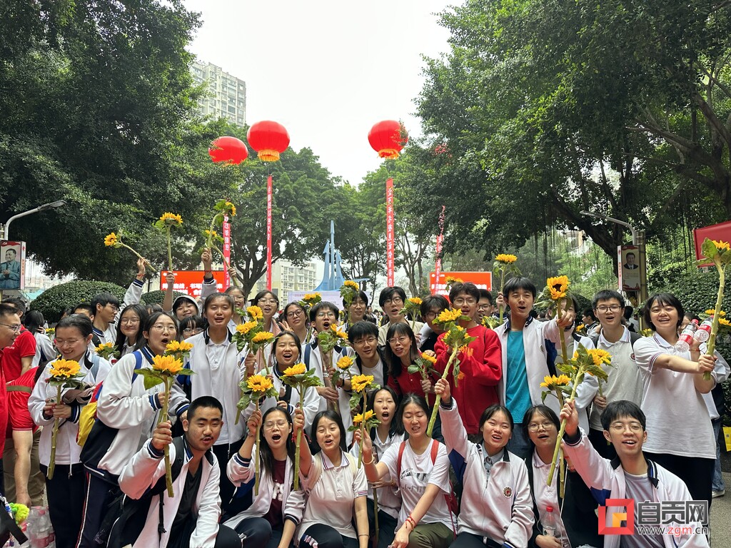 寓意“一举夺魁”！自贡一中为考生送上向日葵-1.jpg